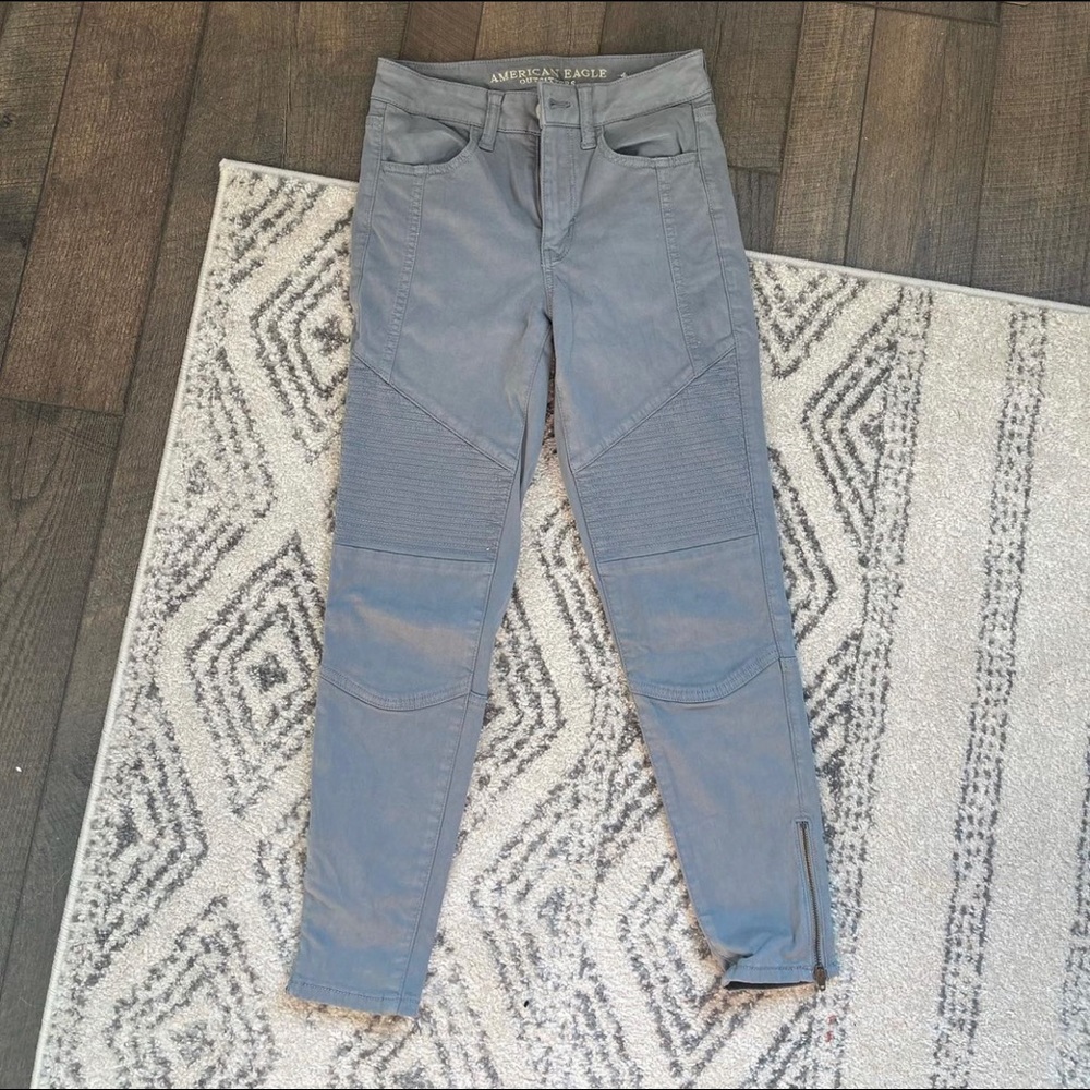 American Eagle high rise jeggings! (super stretch) grayish in color, worn once!
